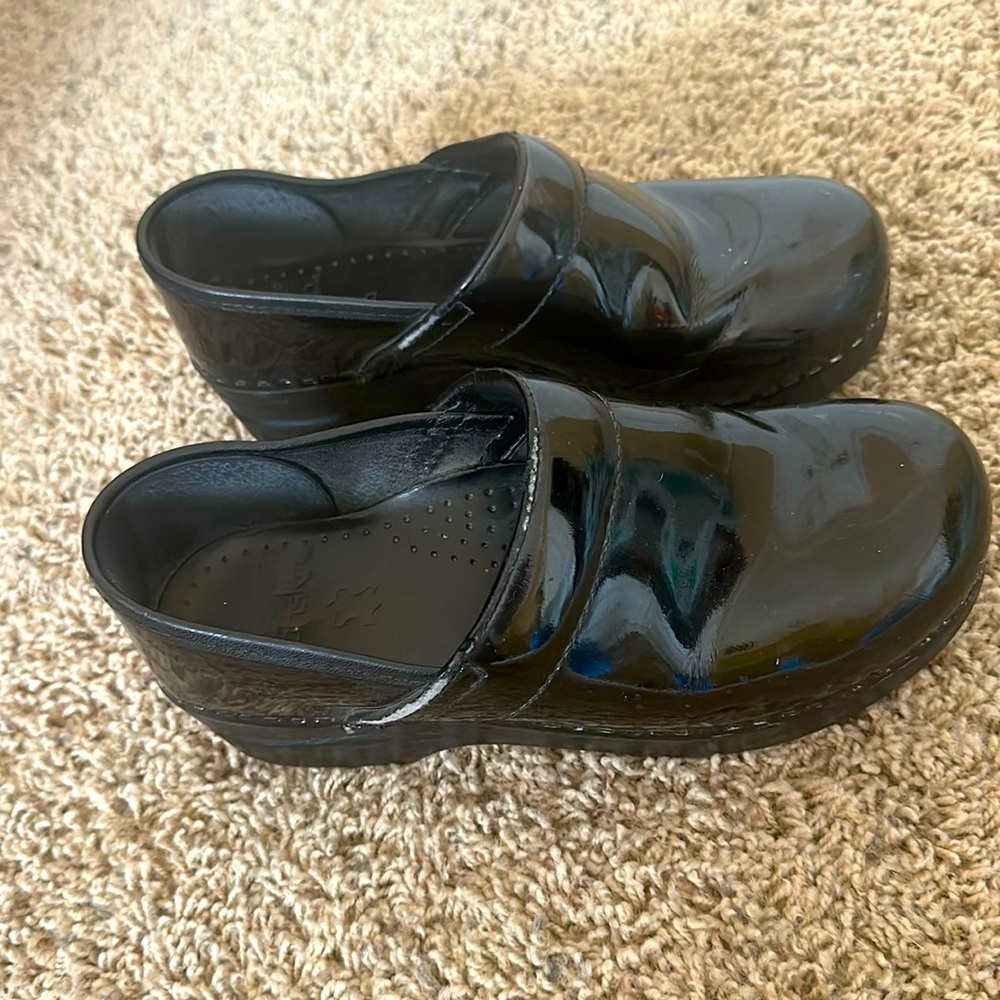 Dansko Black Patent Leather clogs size EU 37/ US 6.5